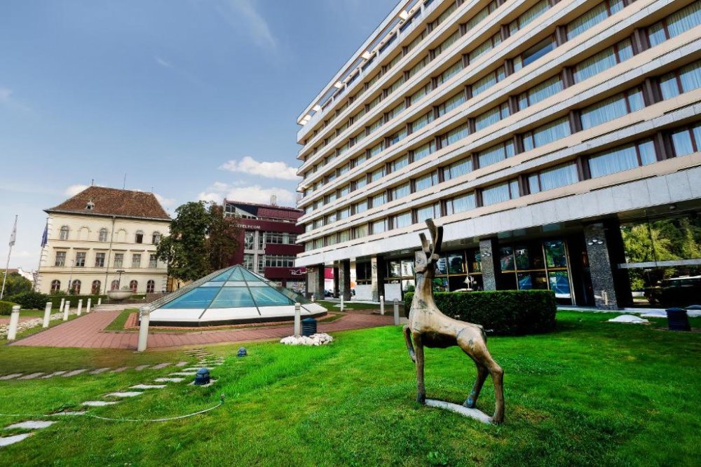 Hotel Aro Palace