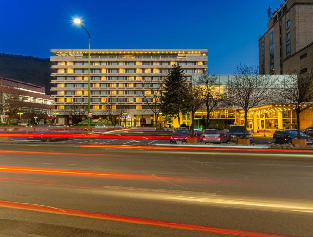 Hotel Aro Palace